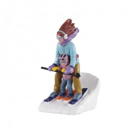 Accessoire pour village de Noël MOMMY &amp; ME SKI 3,6x4,6x h7,5 cm