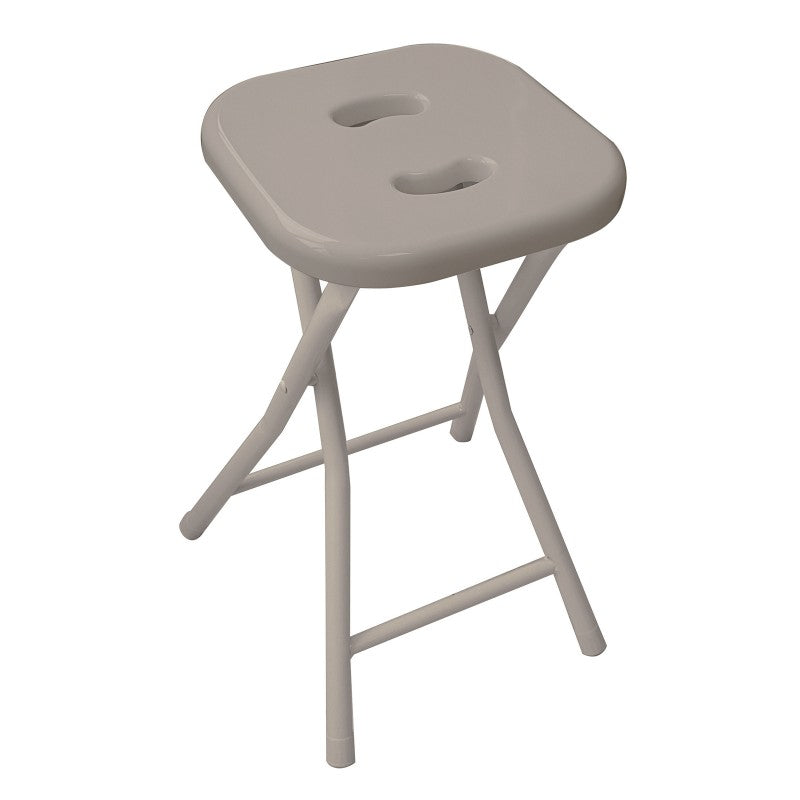 Tabouret pliable Gedy en résine, métal et chrome avec assise gris tourterelle clair.