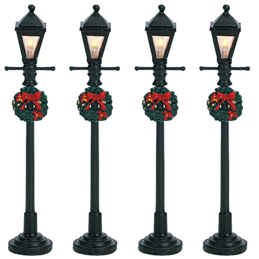 Lemax Set 4 Lampadaires Lanternes à Gaz 4,5V - Lot de 4 lampadaires à gaz 4,5V. pour le village de Noël