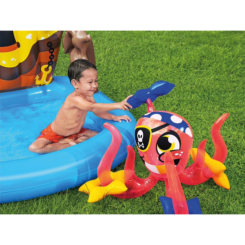 Piscine gonflable bateau pirate